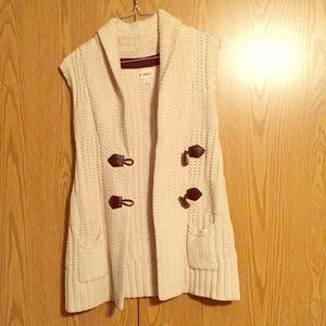 Sleeveless knit cardigan